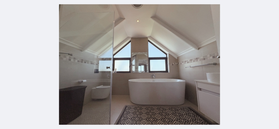 4 Bedroom Property for Sale in Grotto Bay Western Cape